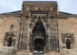 Nahçıvan ve Çevresindeki Diller